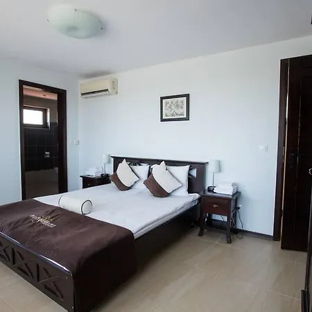 Villa Large And Luminous Private Villa, With Pool. Balchik